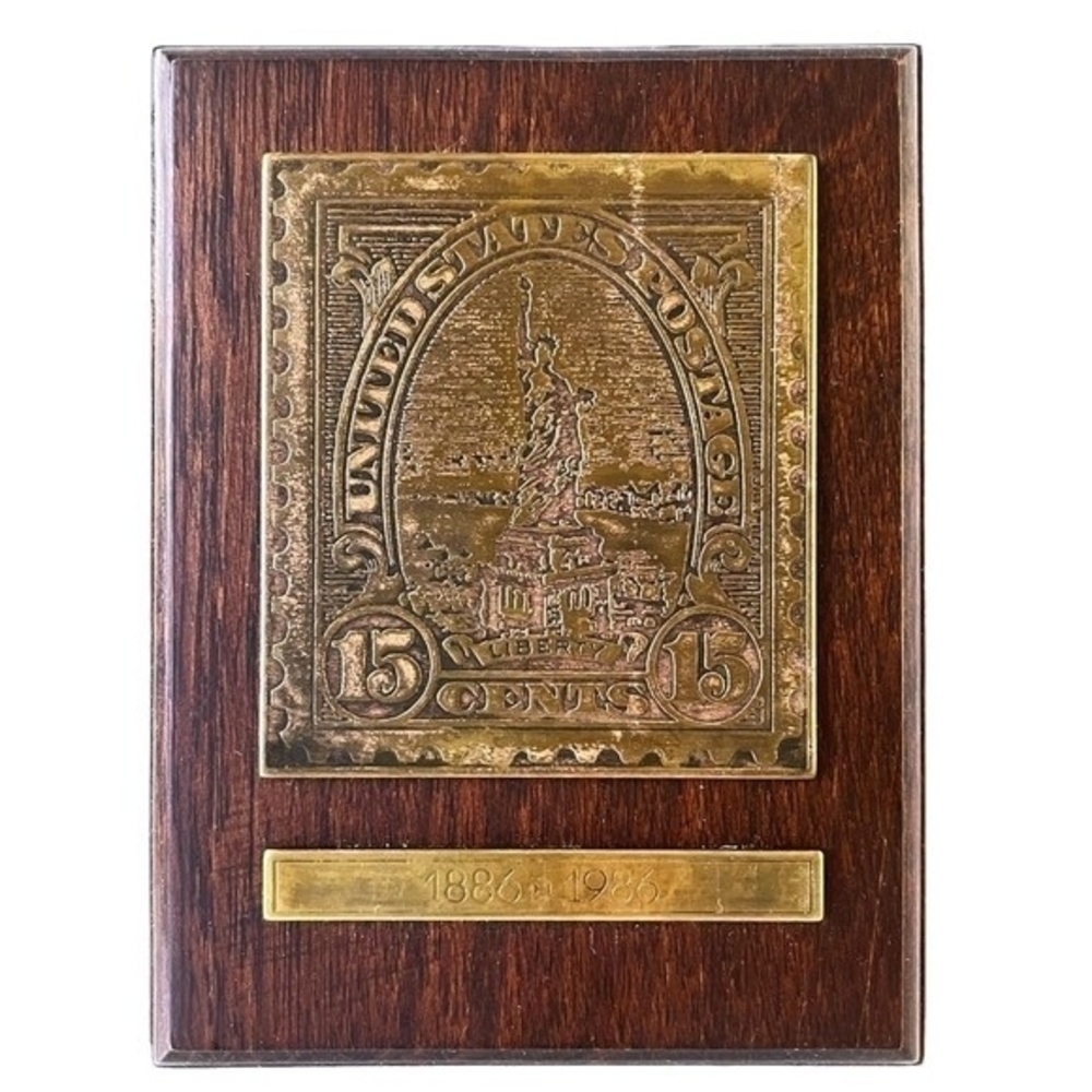 Vintage AVON Liberty 1886-1986 Centennial Wood Plaque Brass Stamp Commemorative - Picture 2 of 3